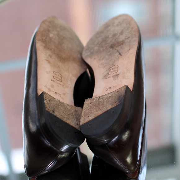 Manolo Blahnik Mahogany Calf Rounded Flat - Picture 8 of 8